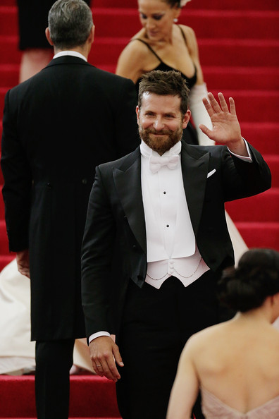 Bradley+Cooper+Red+Carpet+Arrivals+Met+Gala+kgSvylScrNJl.jpg