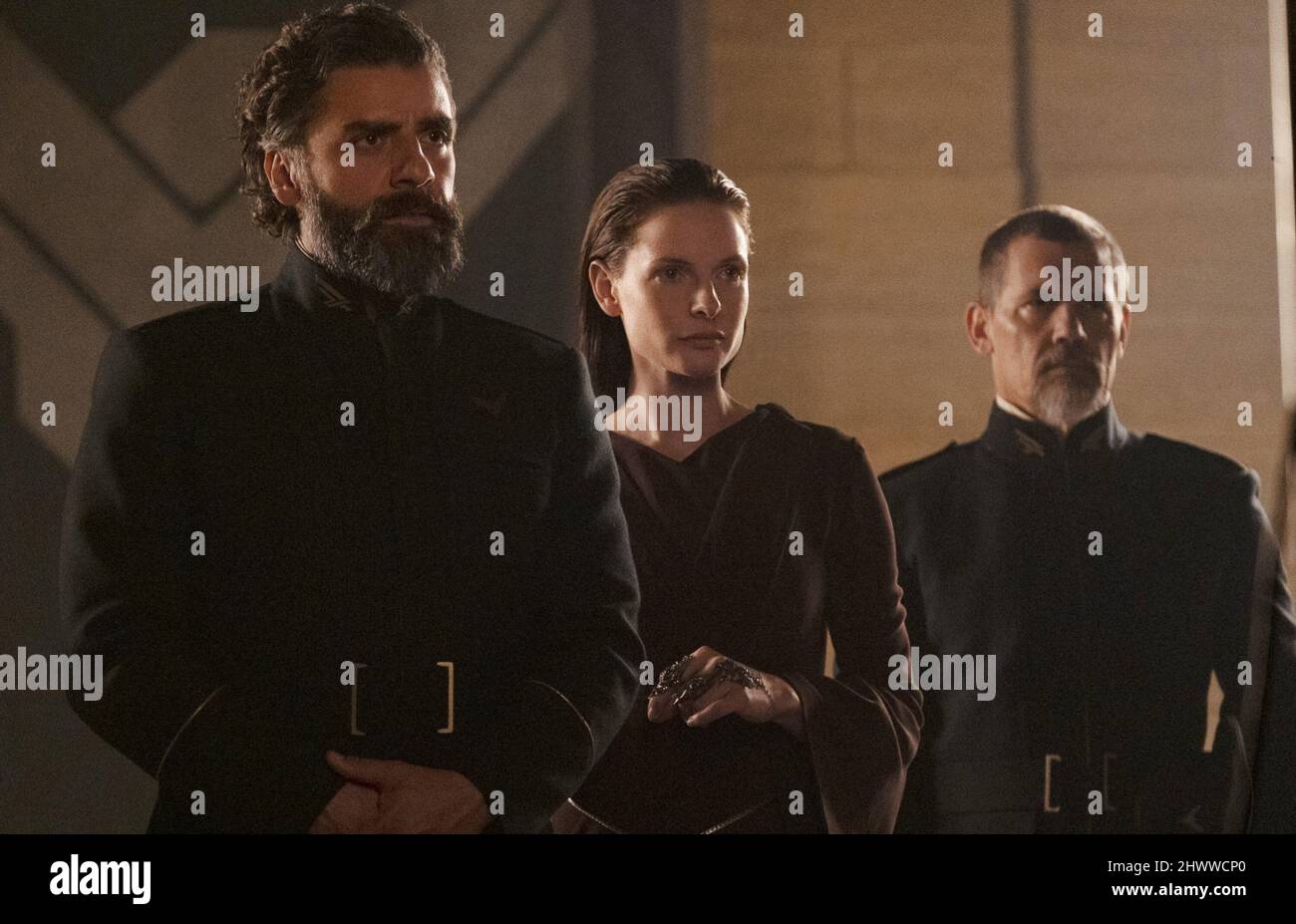 dune-oscar-isaac-rebecca-ferguson-josh-brolin-2021-ph-chiabella-james-warner-bros-courtesy-everett-collection-2HWWCP0.jpg