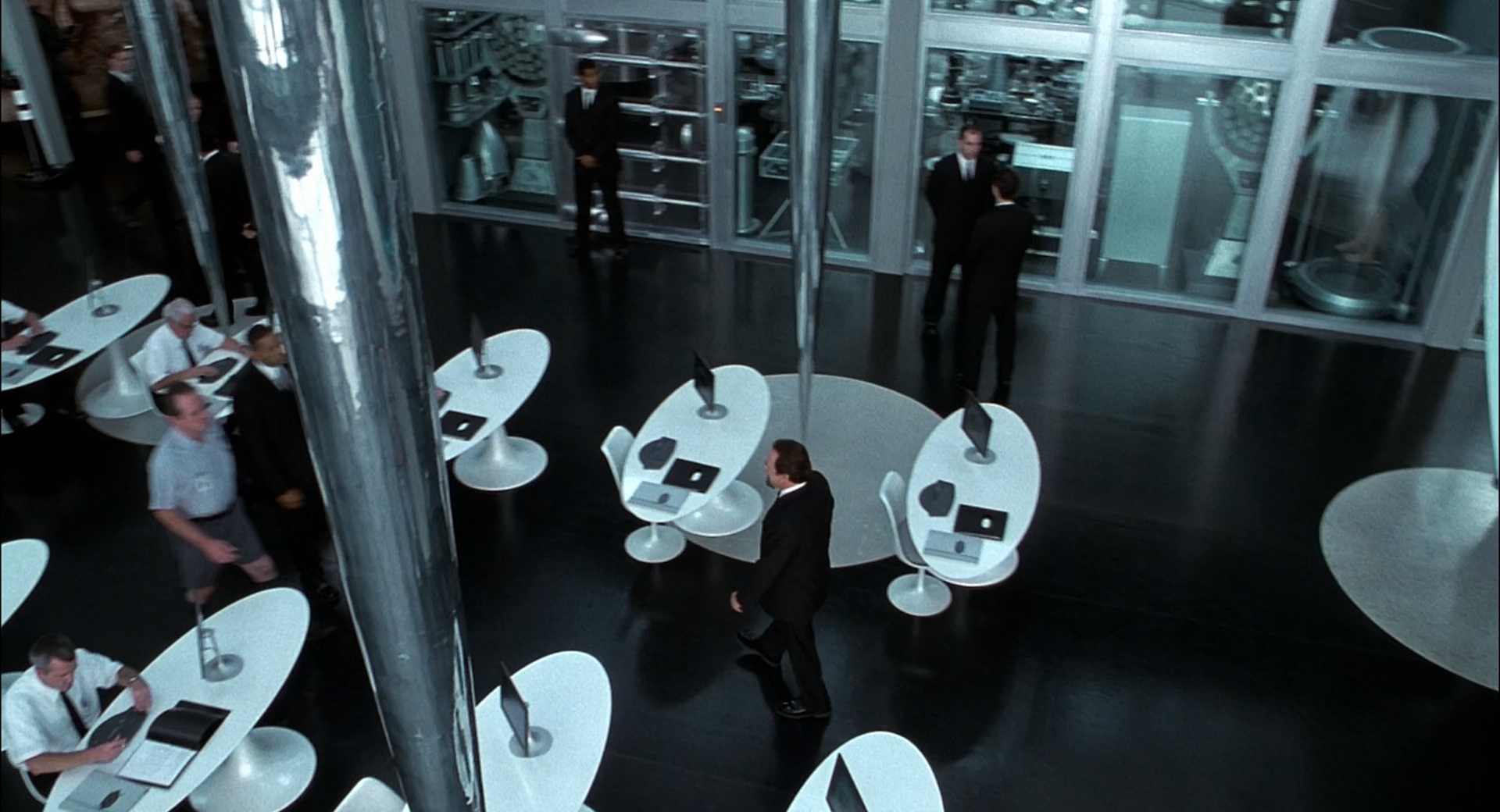 Men in Black II (2002) (1080p BluRay x265 10bit Tigole).mkv_001929094.jpg